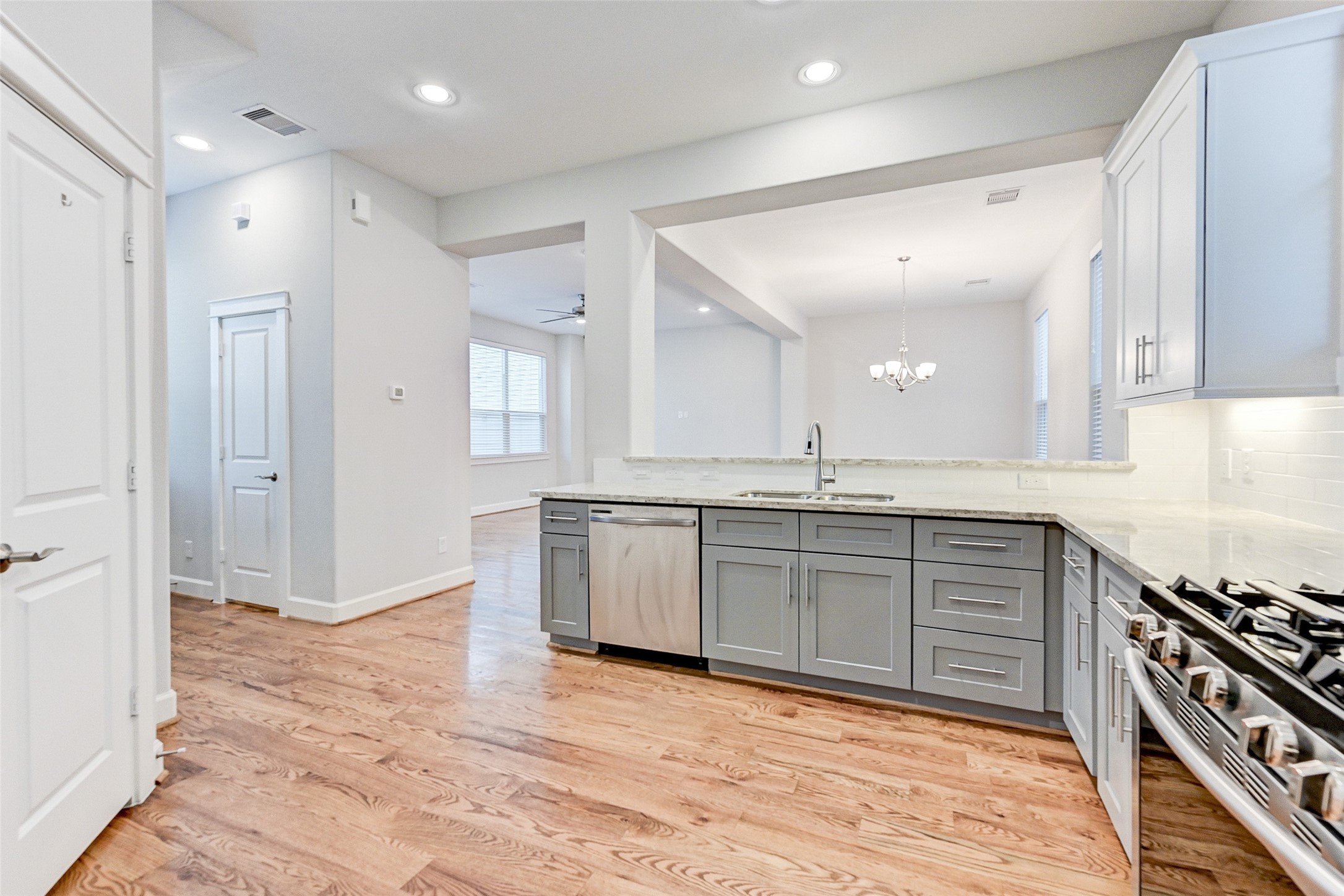 705-rd Link Road Houston, TX 77009 - Photo 11 of 27