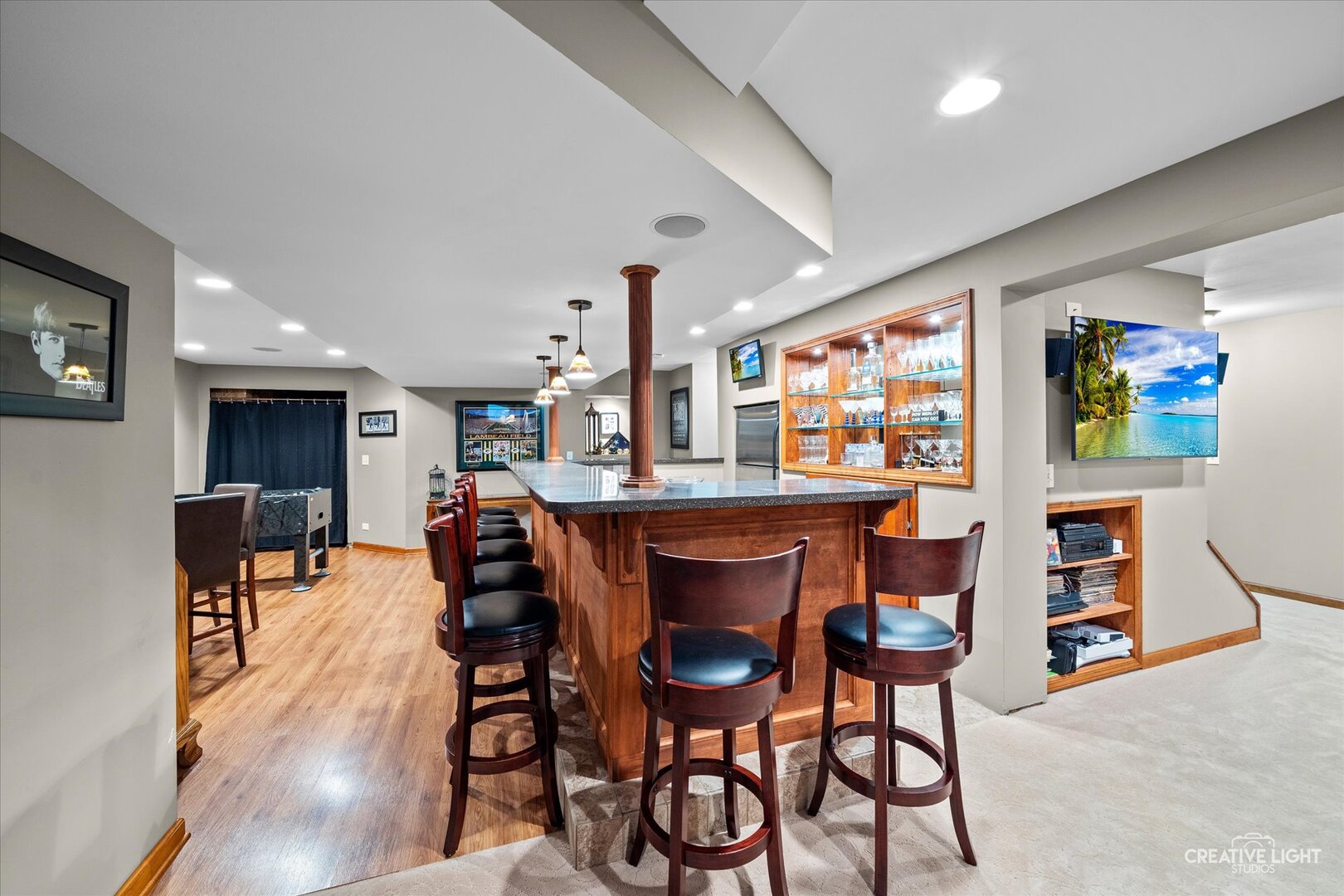 2828 Miller Road Geneva, IL 60134 - Photo 25 of 40 a dining area with furniture and a large window