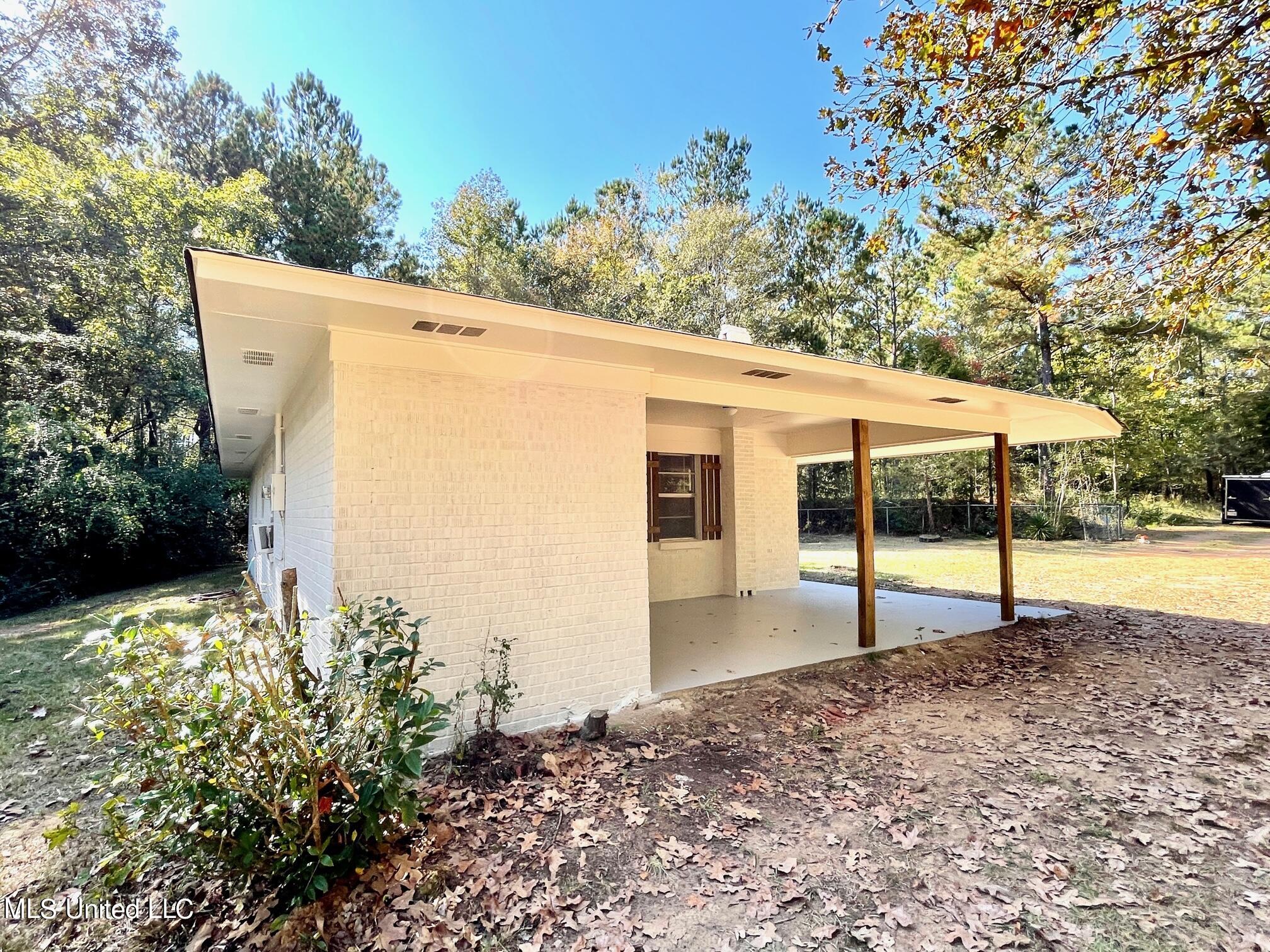 814 Dossville Road Carthage, MS 39051 - Photo 3 of 23 IMG_2928