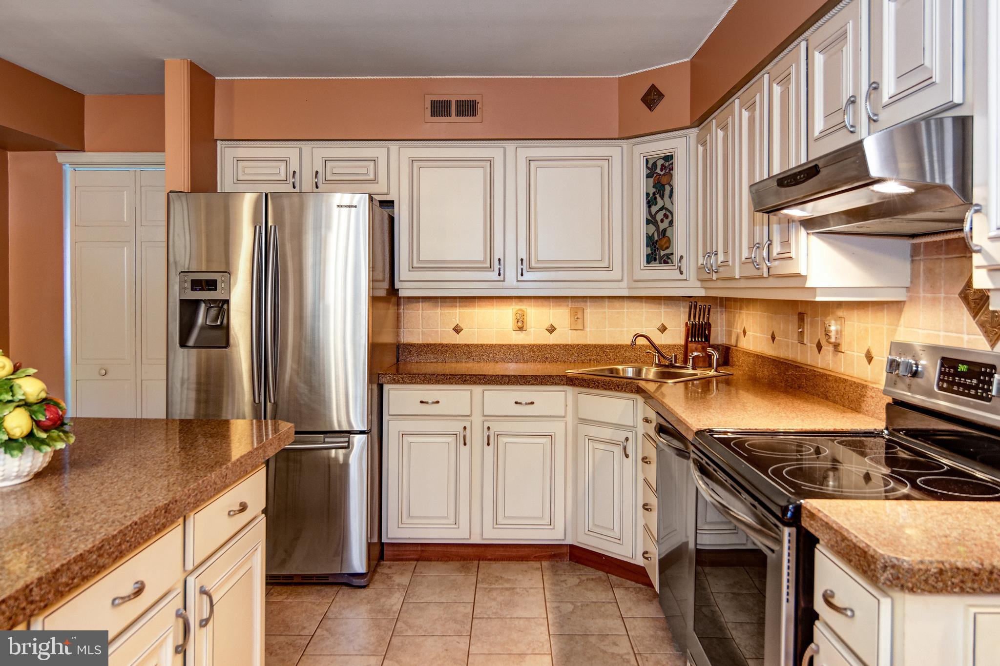 57 Penn Road Voorhees, NJ 08043 - Photo 10 of 35 Granite Counters & Pull Out Drawers