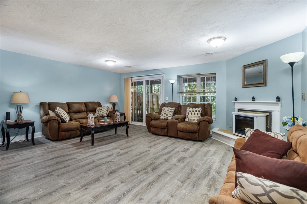 909 Ridgefield Circle, Unit 909C Clinton, MA 01510 - Photo 28 of 40