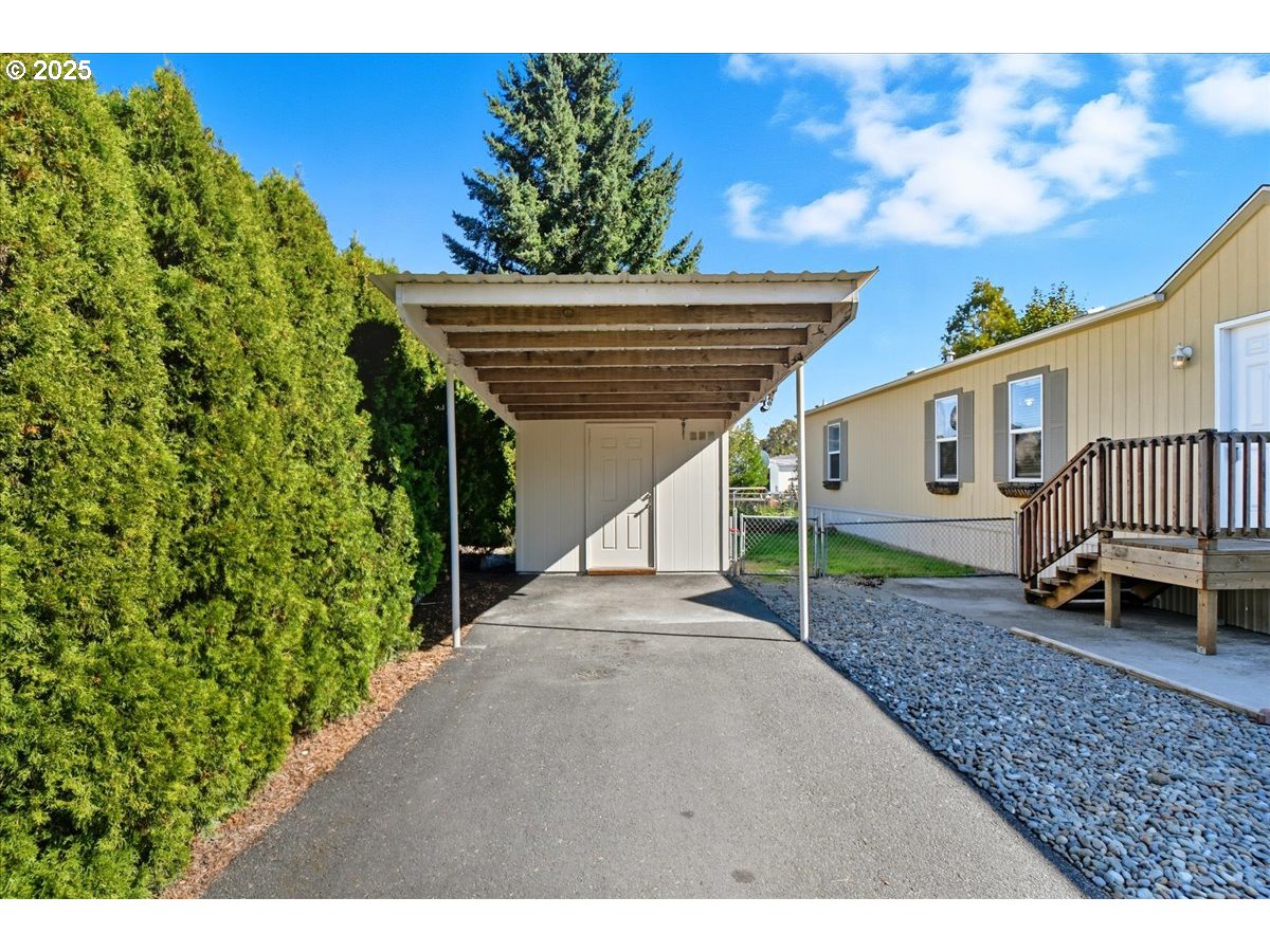300 Southwest 7th Avenue, Unit 901 Battle Ground, WA 98604 - Photo 19 of 31 a view of outdoor space and yard