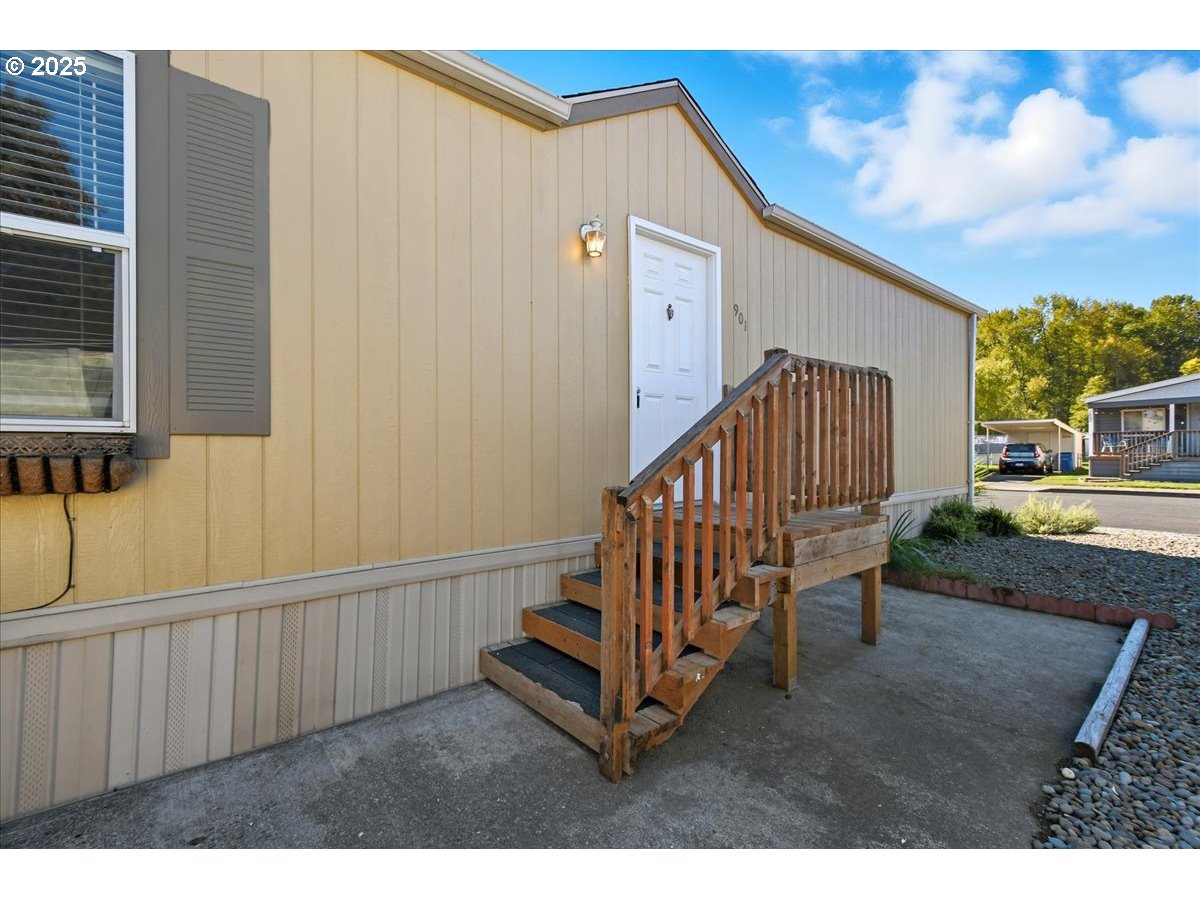 300 Southwest 7th Avenue, Unit 901 Battle Ground, WA 98604 - Photo 2 of 31 a view of entryway livingroom and hall