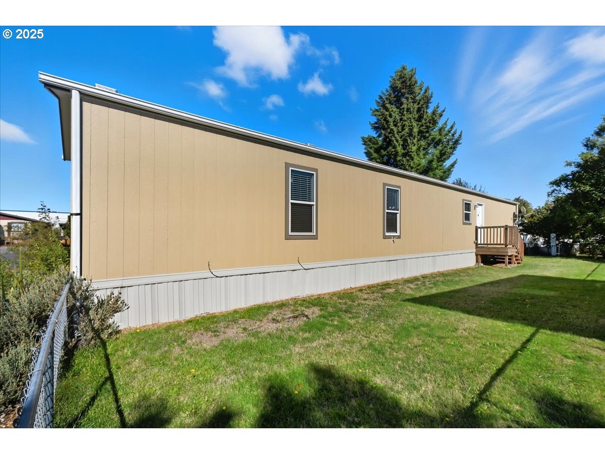 300 Southwest 7th Avenue, Unit 901 Battle Ground, WA 98604 - Photo 23 of 31 a view of backyard with green space