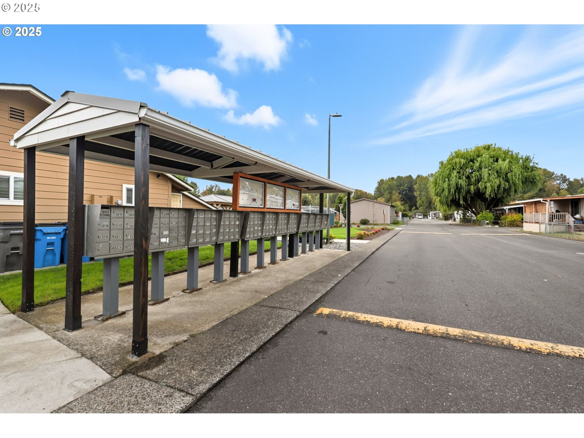 300 Southwest 7th Avenue, Unit 901 Battle Ground, WA 98604 - Photo 30 of 31 a view of a street with an outdoor seating