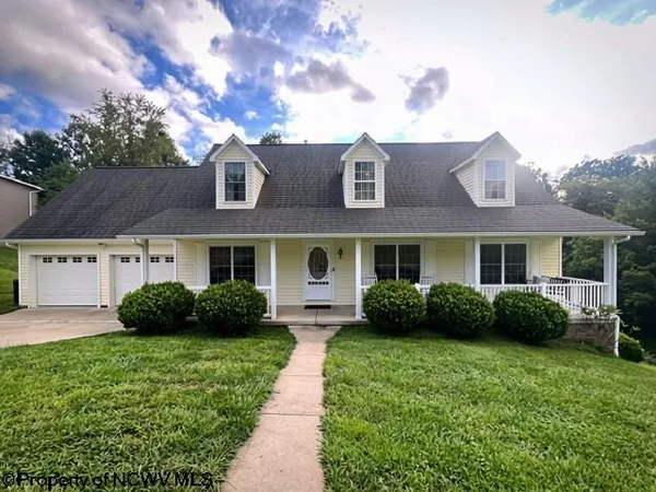 $379,000 | 1601 Acorn Drive, Fairmont, WV 26554