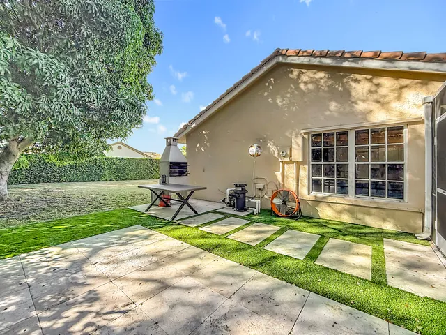 $925,000 | 450 Northwest 53rd Street, Boca Raton, FL 33487