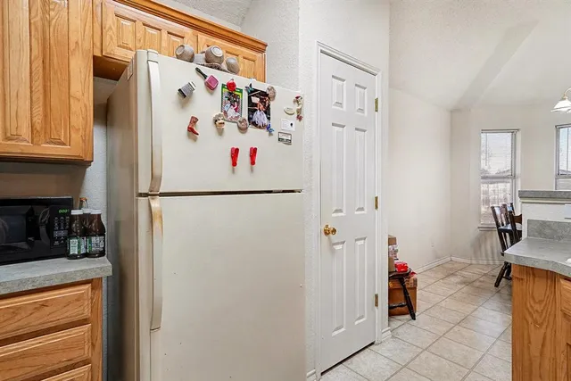 $425,000 | 212 Turner Avenue, Roanoke, TX 76262