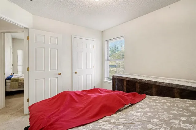 $425,000 | 212 Turner Avenue, Roanoke, TX 76262