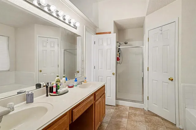 $425,000 | 212 Turner Avenue, Roanoke, TX 76262