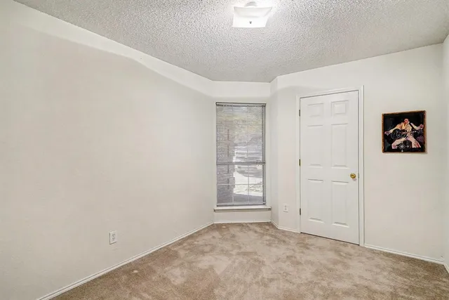 $425,000 | 212 Turner Avenue, Roanoke, TX 76262