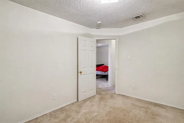 $425,000 | 212 Turner Avenue, Roanoke, TX 76262