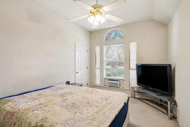 $425,000 | 212 Turner Avenue, Roanoke, TX 76262