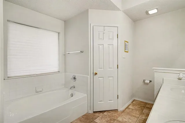 $425,000 | 212 Turner Avenue, Roanoke, TX 76262