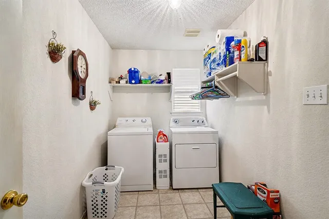 $425,000 | 212 Turner Avenue, Roanoke, TX 76262