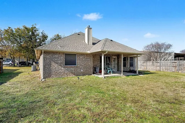 $425,000 | 212 Turner Avenue, Roanoke, TX 76262