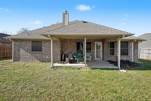 $425,000 | 212 Turner Avenue, Roanoke, TX 76262