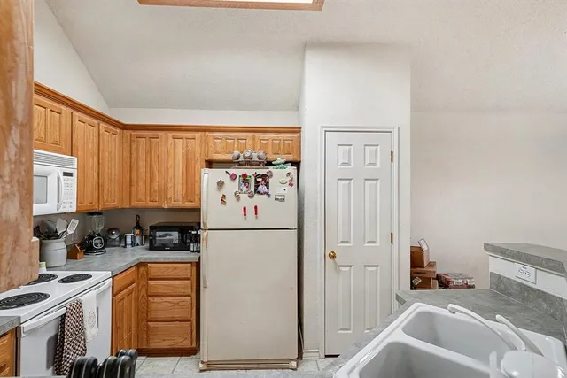 $425,000 | 212 Turner Avenue, Roanoke, TX 76262