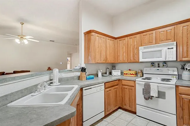 $425,000 | 212 Turner Avenue, Roanoke, TX 76262