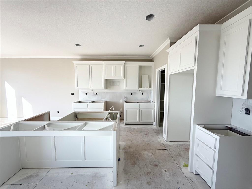 9468 Shady Bend Road Lenexa, KS 66227 - Photo 2 of 32