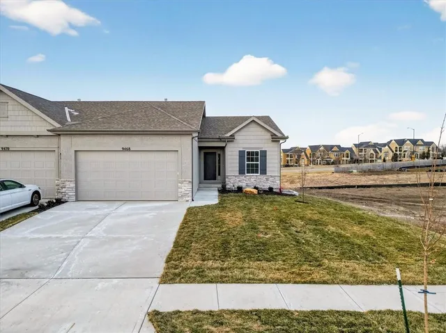 $559,855 | 9468 Shady Bend Road, Lenexa, KS 66227