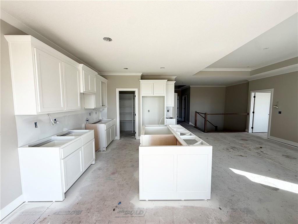 9468 Shady Bend Road Lenexa, KS 66227 - Photo 4 of 32