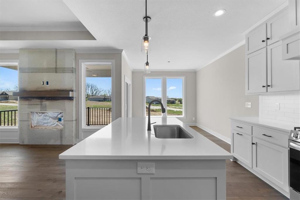 9468 Shady Bend Road Lenexa, KS 66227 - Photo 6 of 27