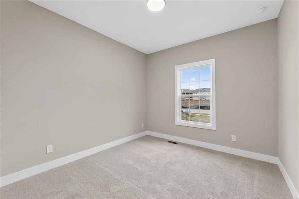 9468 Shady Bend Road Lenexa, KS 66227 - Photo 7 of 50