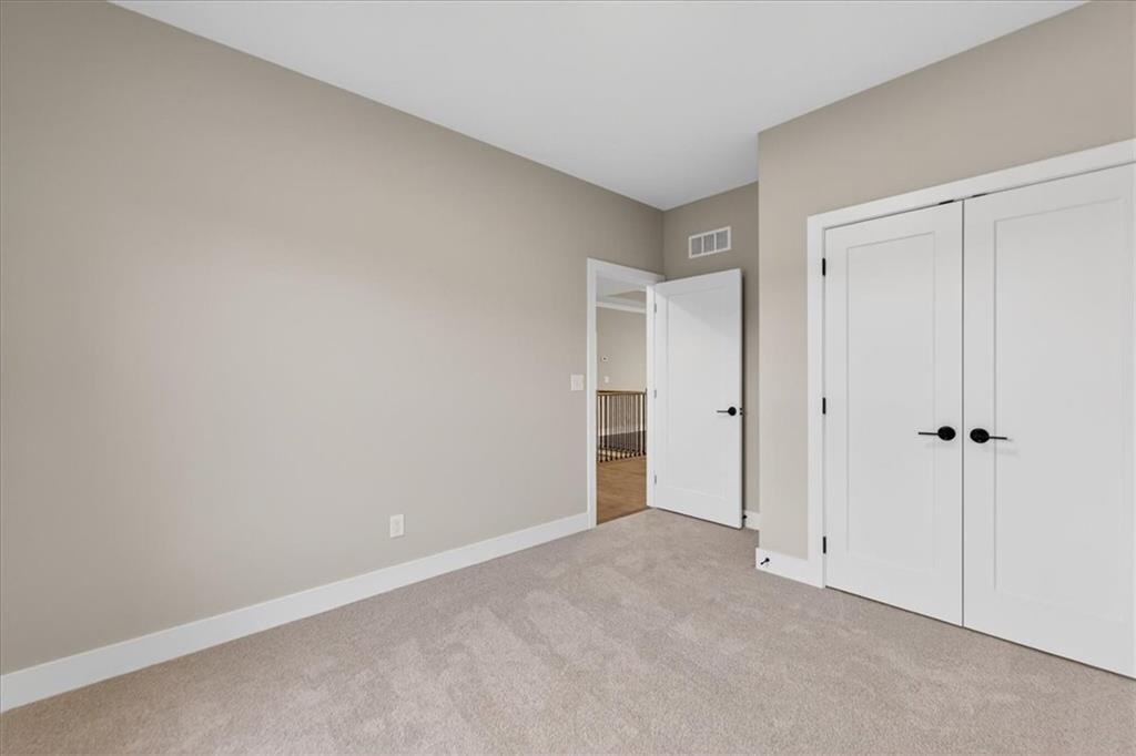 9468 Shady Bend Road Lenexa, KS 66227 - Photo 8 of 50