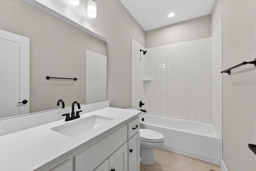 9468 Shady Bend Road Lenexa, KS 66227 - Photo 8 of 50