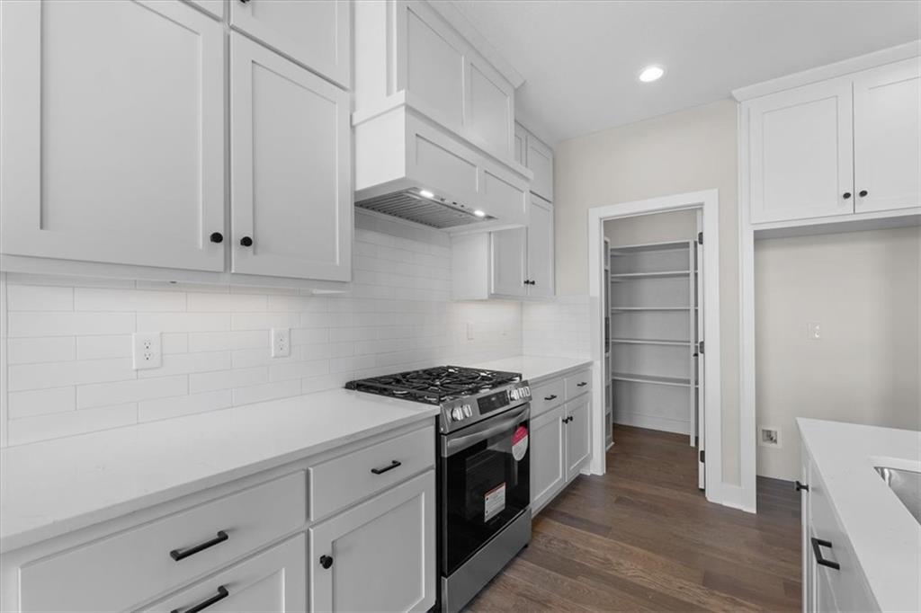 9468 Shady Bend Road Lenexa, KS 66227 - Photo 9 of 27