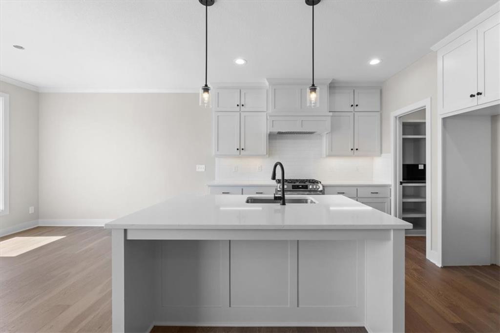 9468 Shady Bend Road Lenexa, KS 66227 - Photo 10 of 32