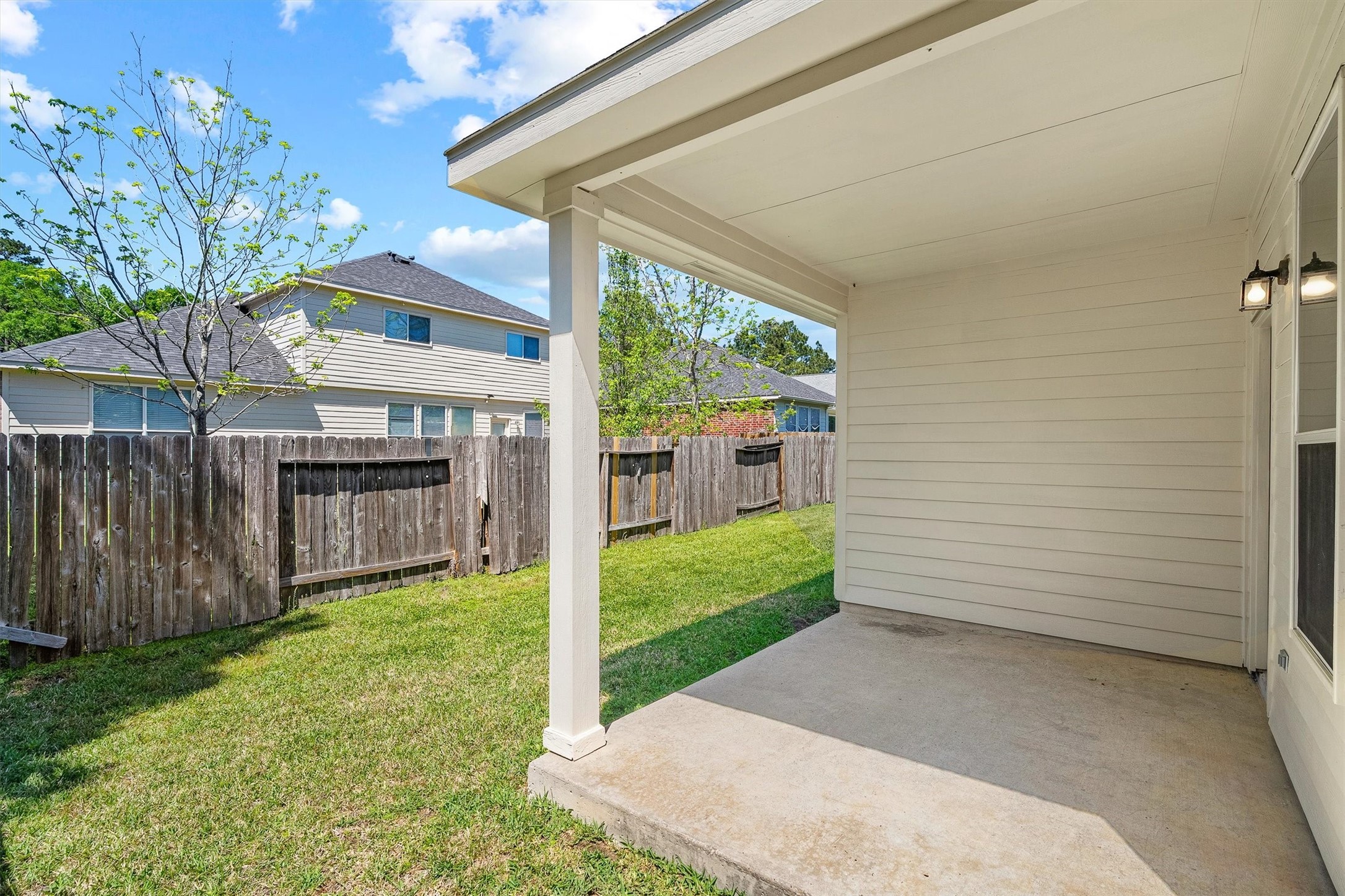 951 Crannog Way Conroe, TX 77301 - Photo 35 of 44 a view of a backyard with a garden