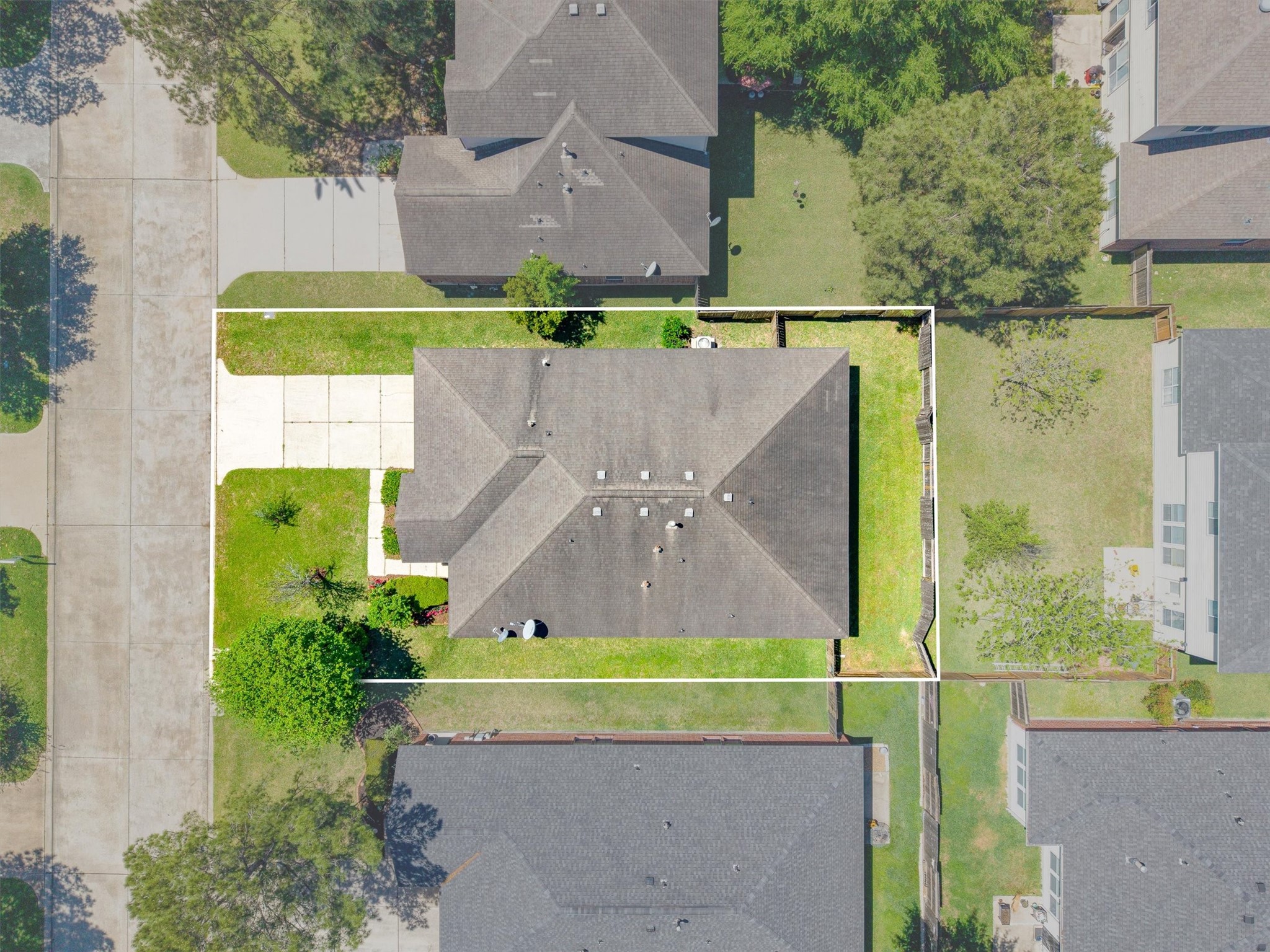 951 Crannog Way Conroe, TX 77301 - Photo 40 of 44 an aerial view of a house with a swimming pool