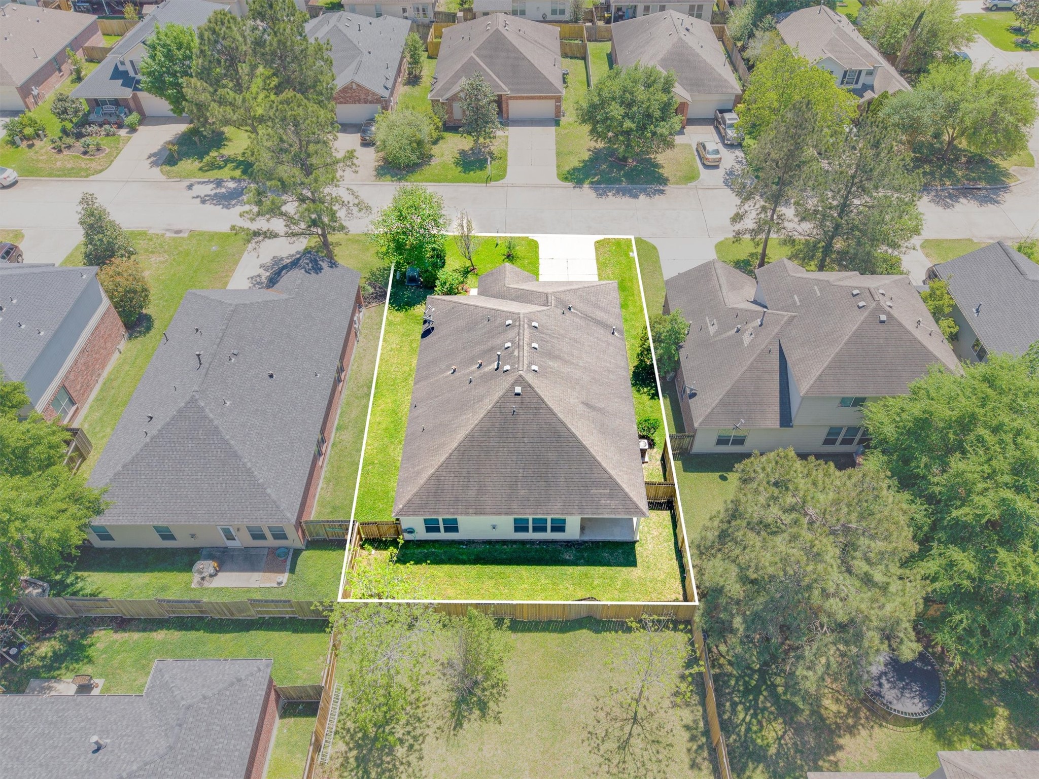 951 Crannog Way Conroe, TX 77301 - Photo 41 of 44 an aerial view of a house with a garden