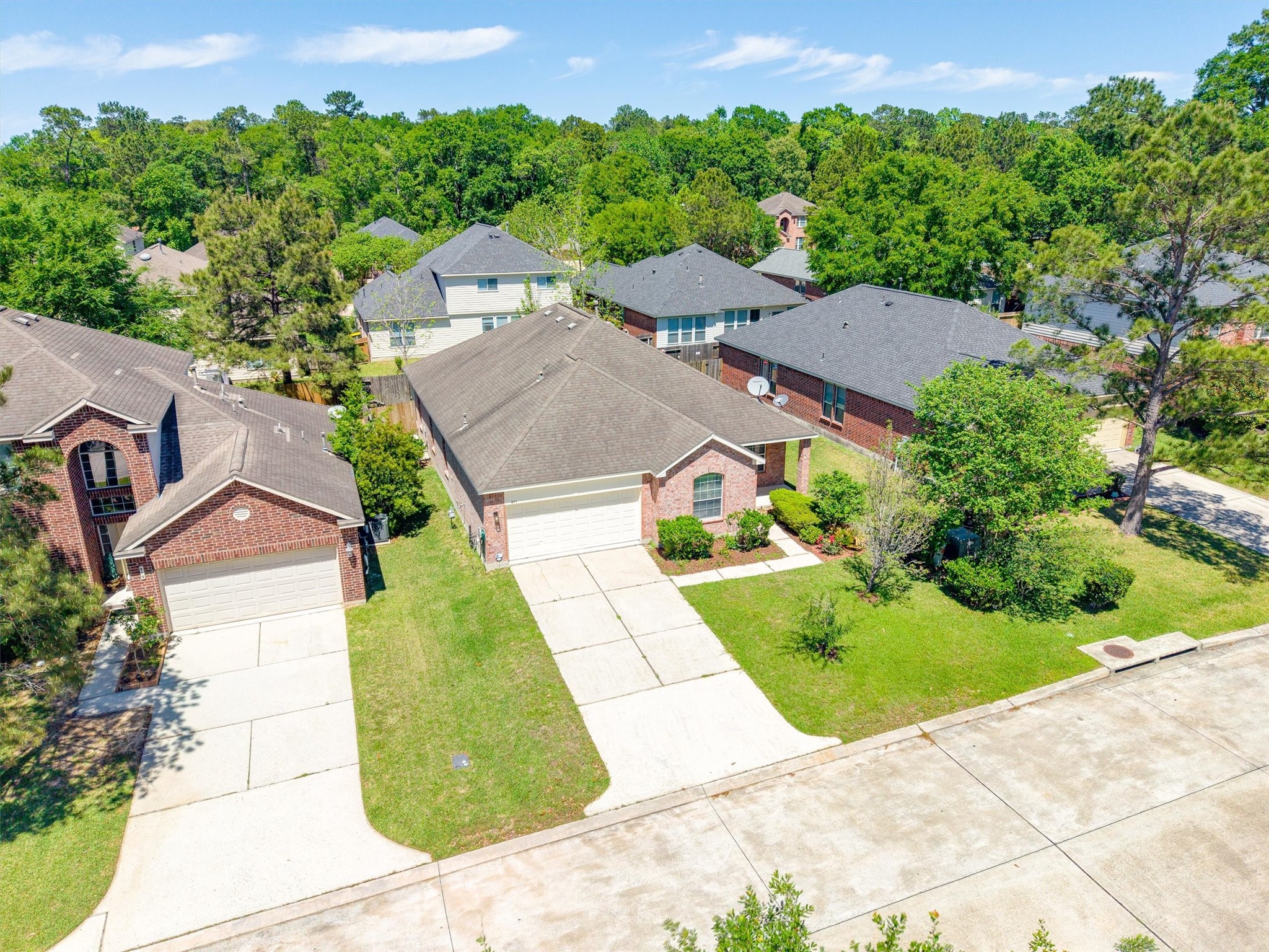 951 Crannog Way Conroe, TX 77301 - Photo 42 of 44 an aerial view of a house with garden