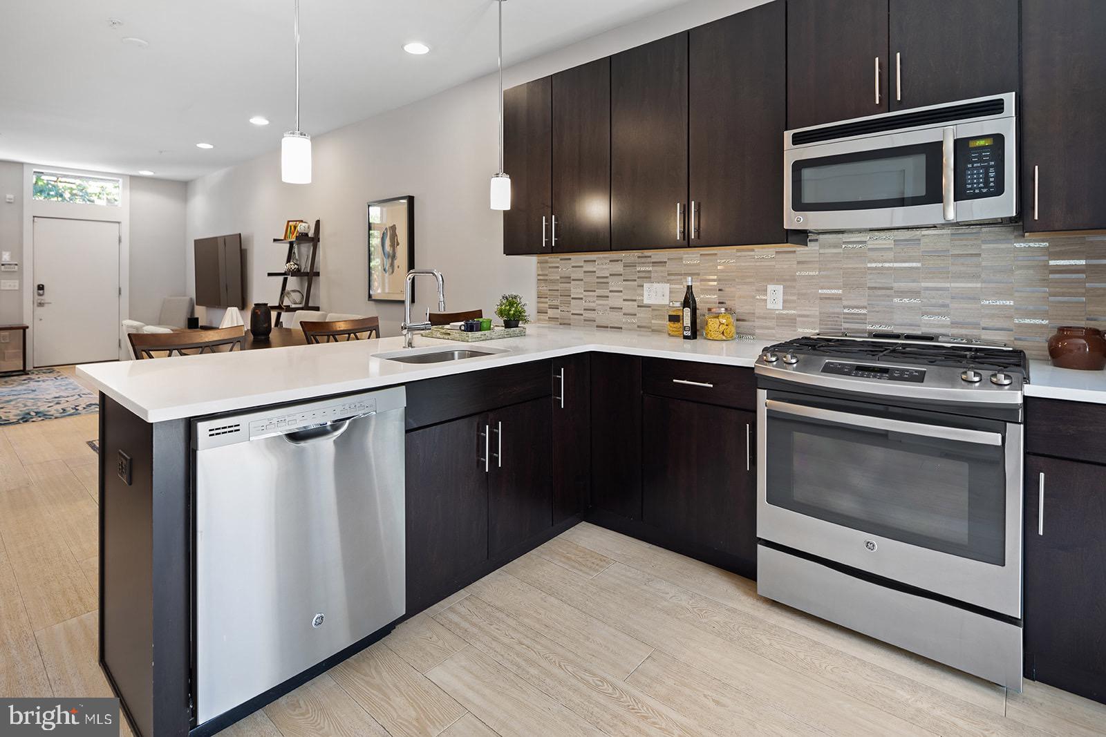 910 North 5th Street Philadelphia, PA 19123 - Photo 9 of 52