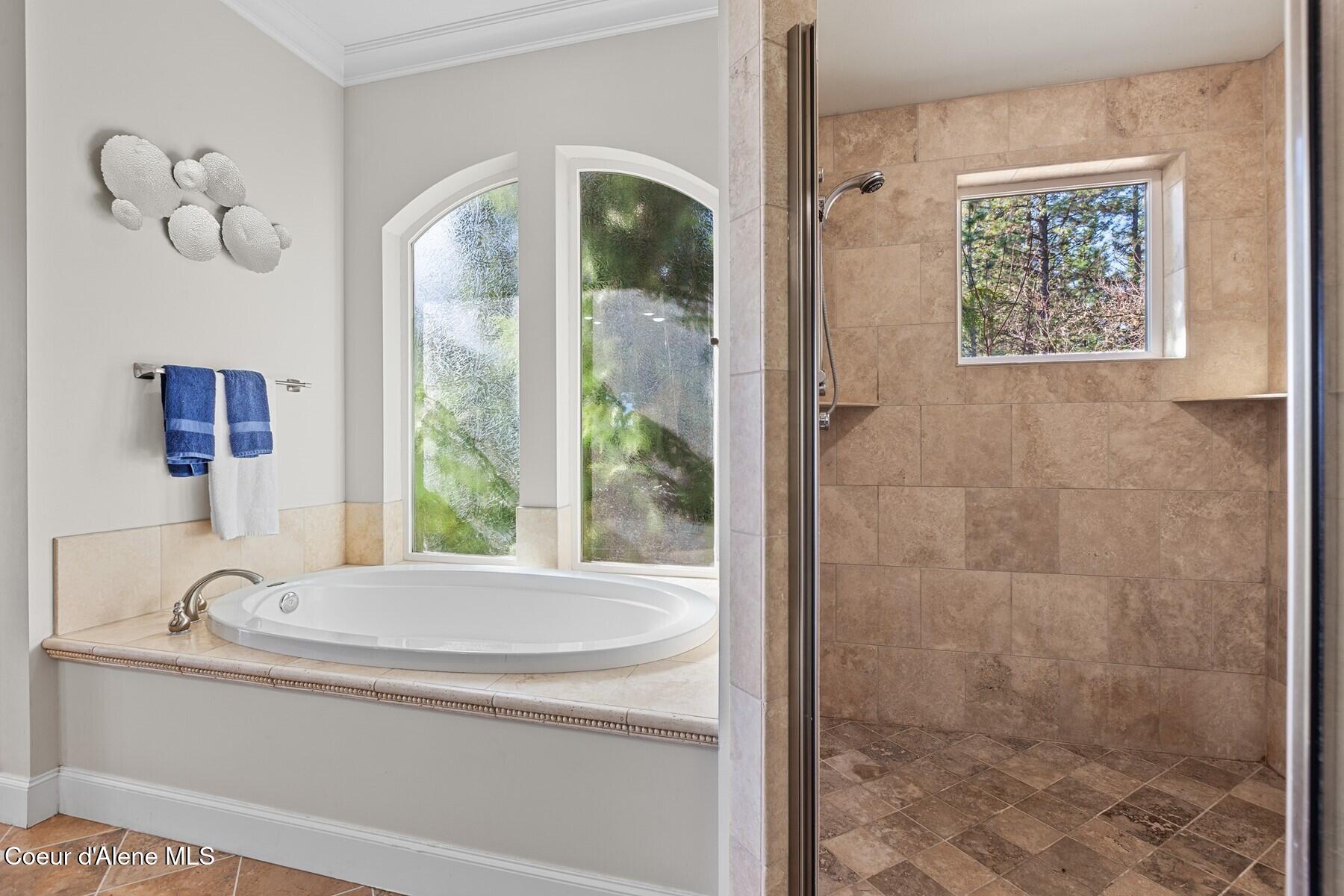 1238 North Reynolds Road Coeur D'Alene, ID 83814 - Photo 14 of 67 Soaker tub, tiled shower