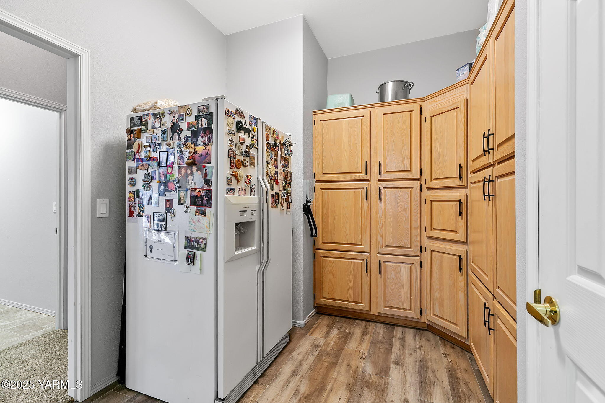 312 Wendt Road Yakima, WA 98901 - Photo 13 of 37 Huge Pantry with Extra Fridge!