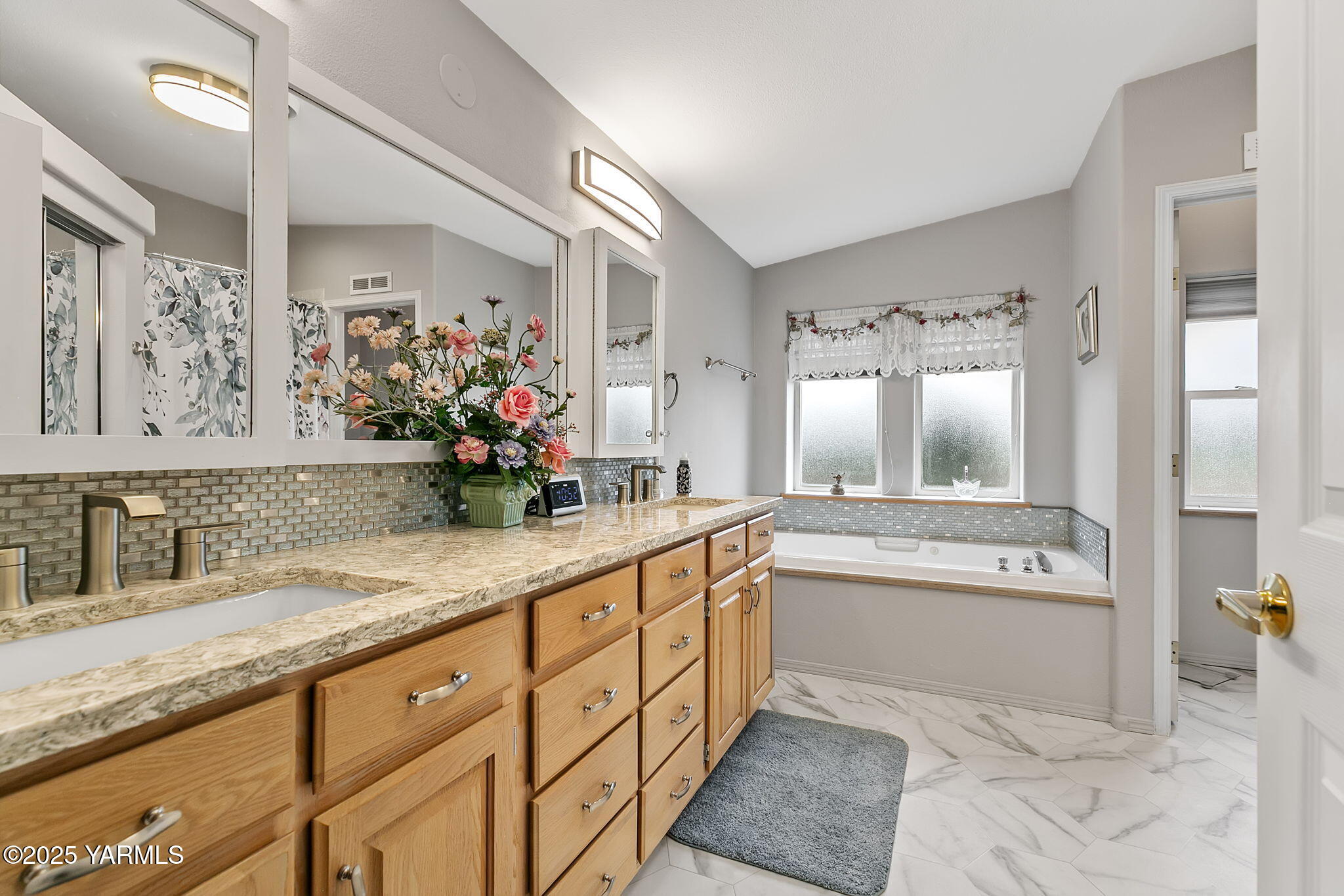 312 Wendt Road Yakima, WA 98901 - Photo 16 of 37 Primary Bath