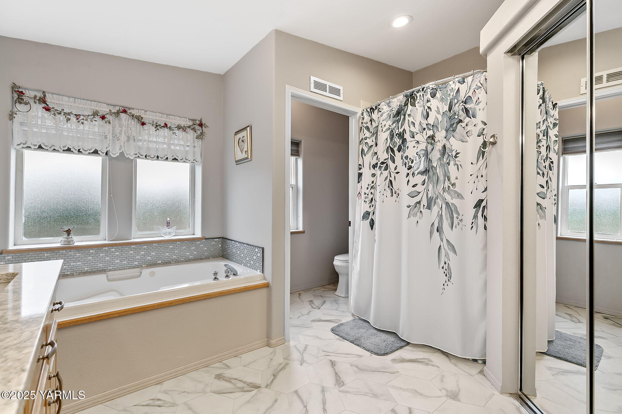 312 Wendt Road Yakima, WA 98901 - Photo 17 of 37 a spacious bathroom with a bathtub and a sink