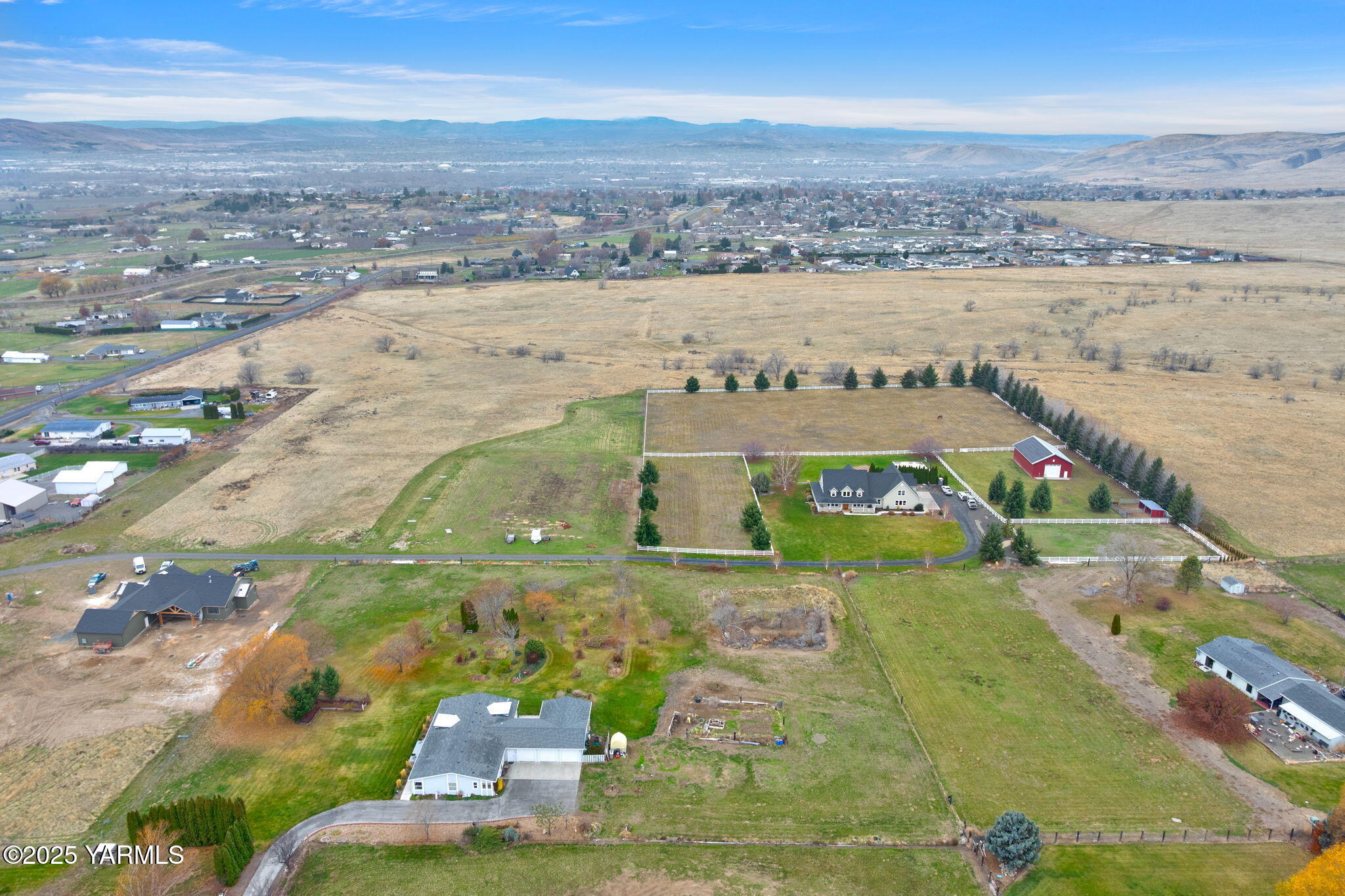 312 Wendt Road Yakima, WA 98901 - Photo 32 of 37 an aerial view of residential houses with outdoor space
