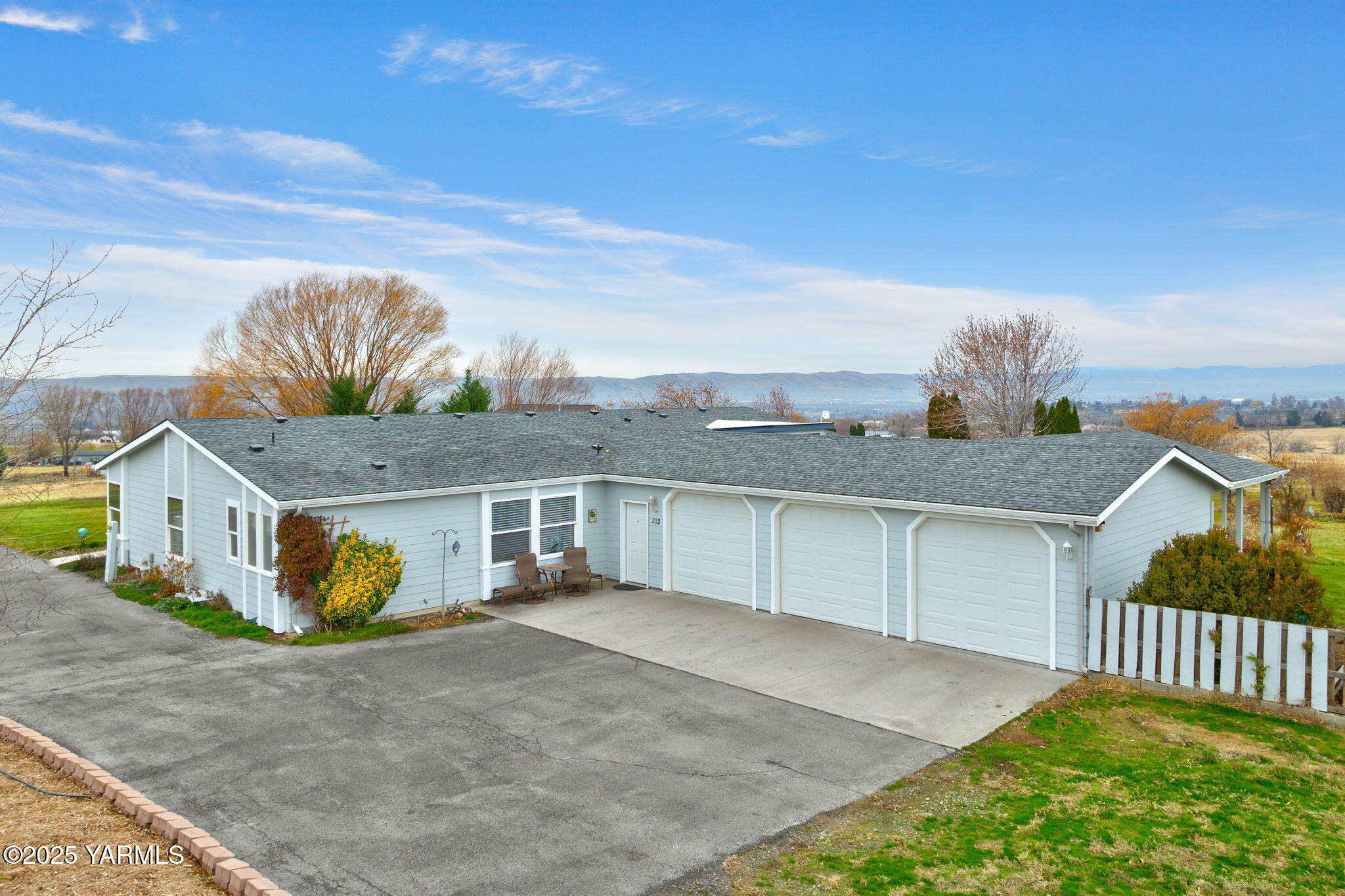 312 Wendt Road Yakima, WA 98901 - Photo 33 of 37 a view of a house with a dry yard