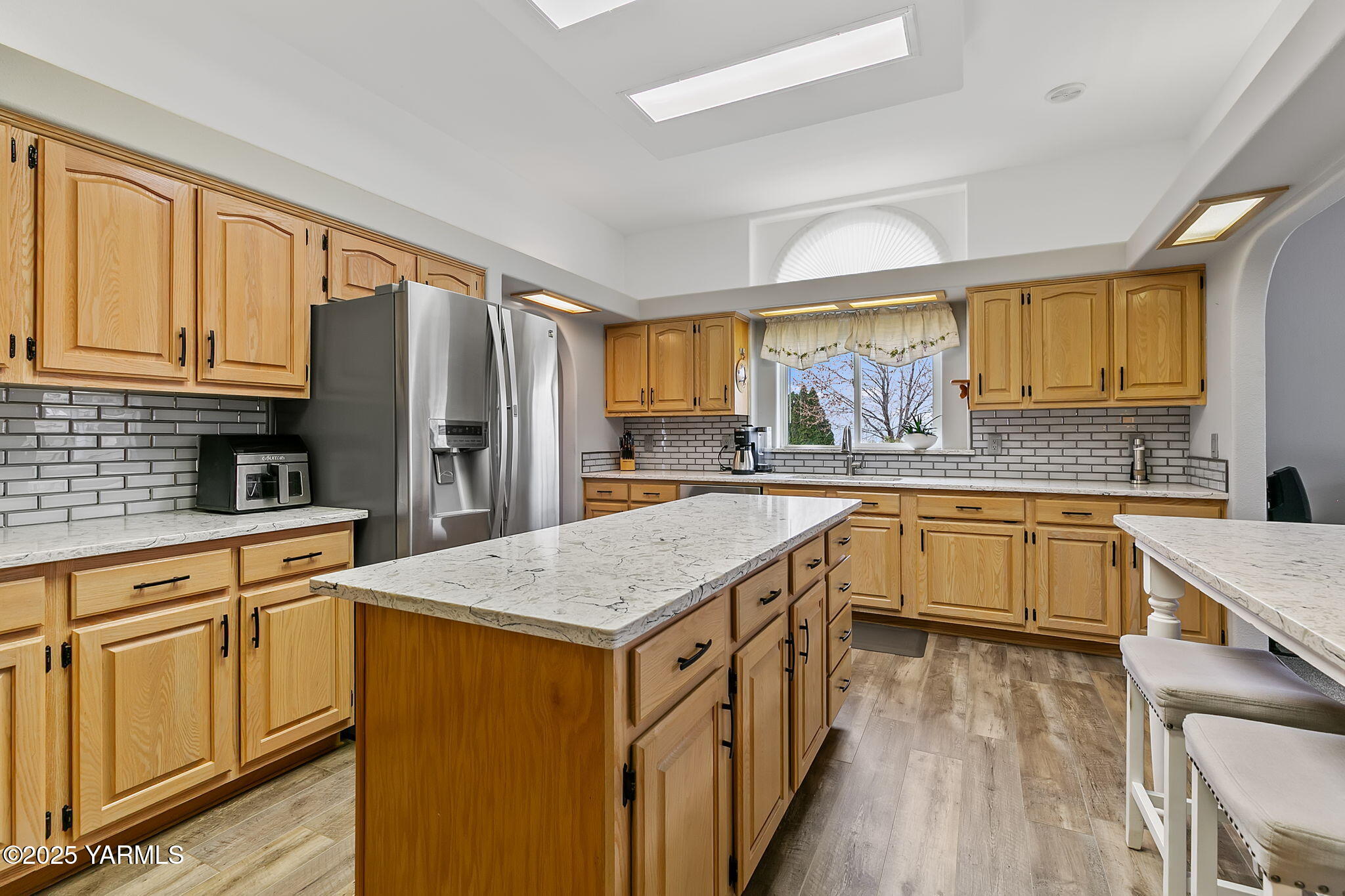 312 Wendt Road Yakima, WA 98901 - Photo 9 of 37 a kitchen with stainless steel appliances granite countertop a sink stove and refrigerator