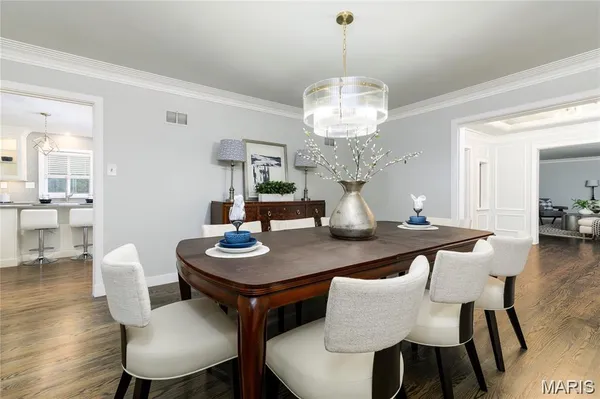 $1,389,999 | 18 Country Aire Drive, St. Louis, MO 63131