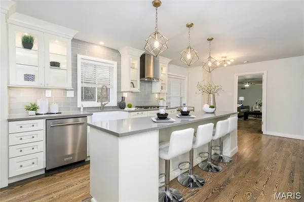 $1,389,999 | 18 Country Aire Drive, St. Louis, MO 63131