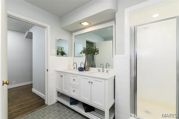 $1,389,999 | 18 Country Aire Drive, St. Louis, MO 63131