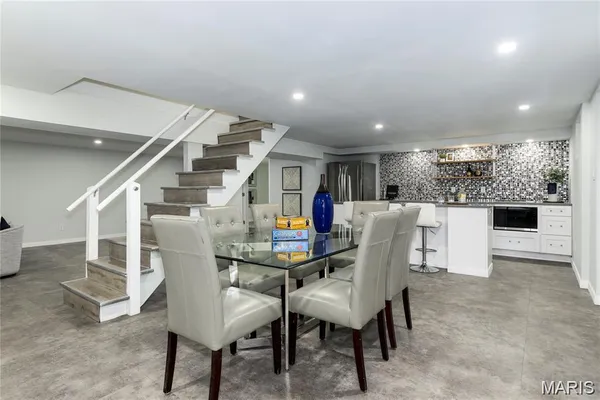 $1,389,999 | 18 Country Aire Drive, St. Louis, MO 63131