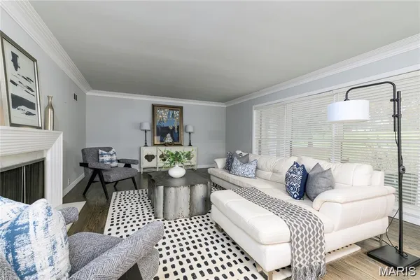 $1,389,999 | 18 Country Aire Drive, St. Louis, MO 63131