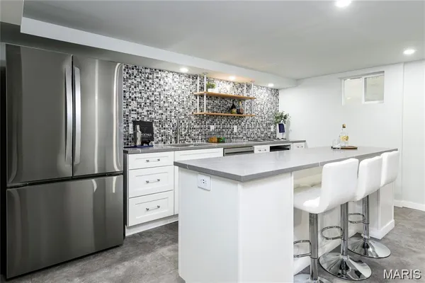 $1,389,999 | 18 Country Aire Drive, St. Louis, MO 63131